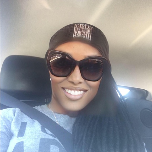 Meet your Posher - Picture 1 of 7